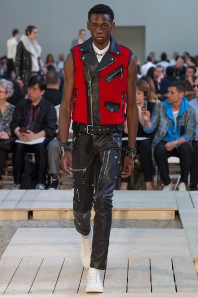 Look 8
